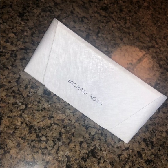 AUTHENTIC MICHAEL KORS SUNGLASSES - Picture 4 of 4